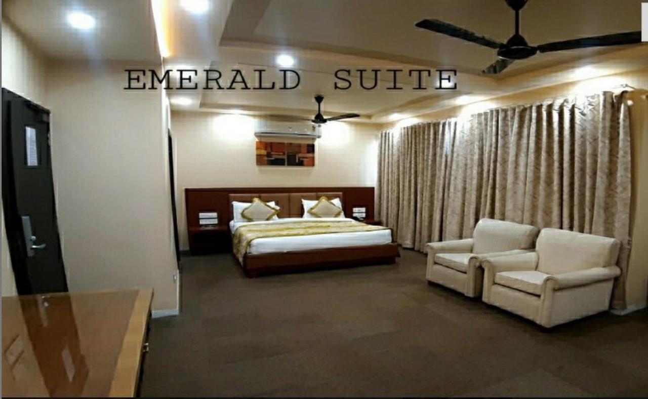 The Emerald Club ,Rajkot Eksteriør bilde
