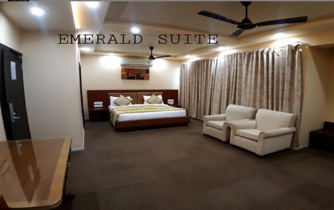 The Emerald Club ,Rajkot Eksteriør bilde