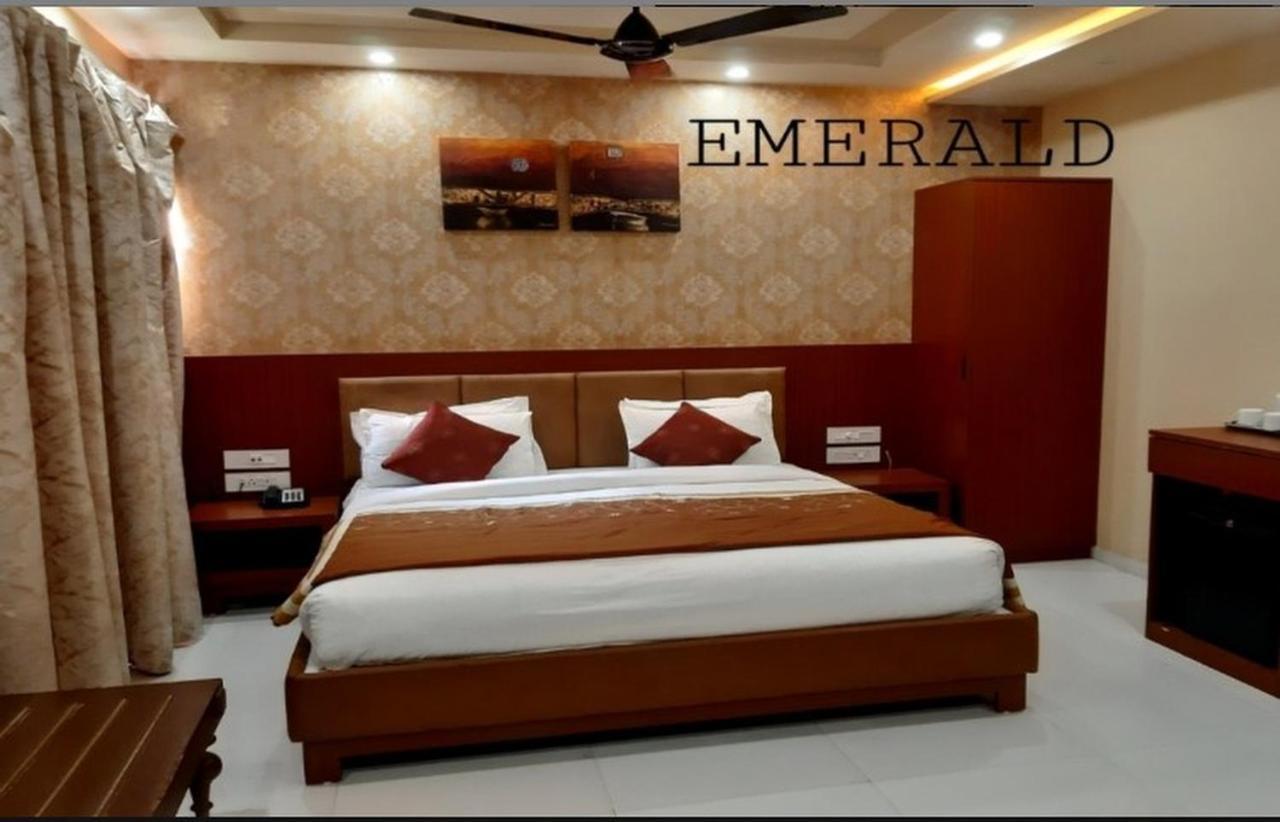The Emerald Club ,Rajkot Eksteriør bilde